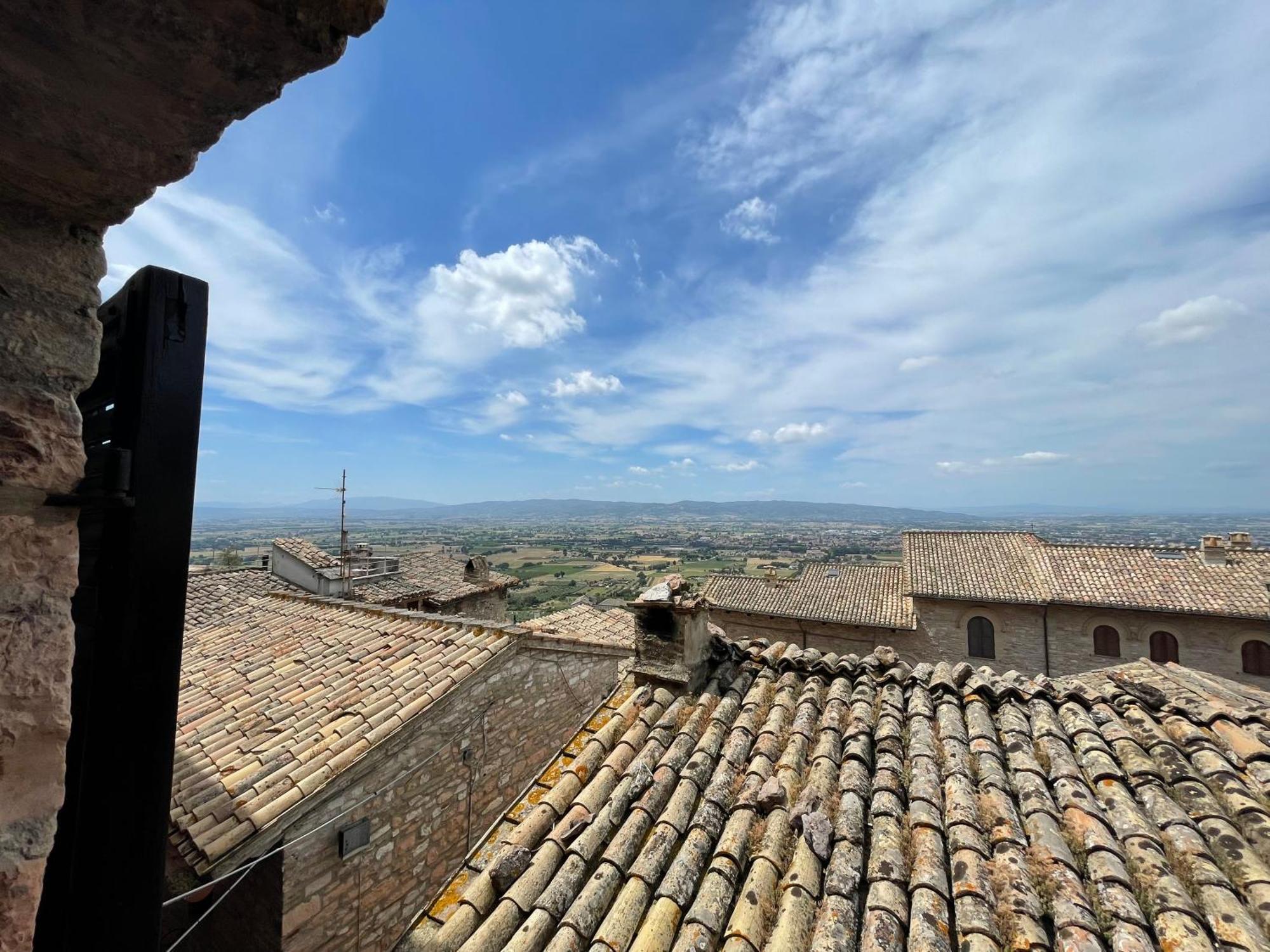 Happy House - Porta San Giacomo Assis Exterior foto