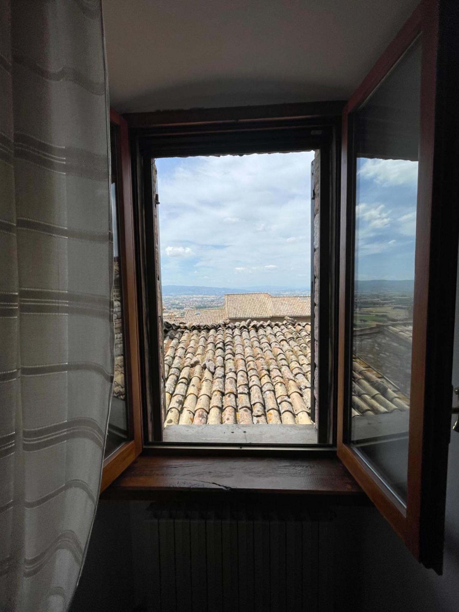 Happy House - Porta San Giacomo Assis Exterior foto