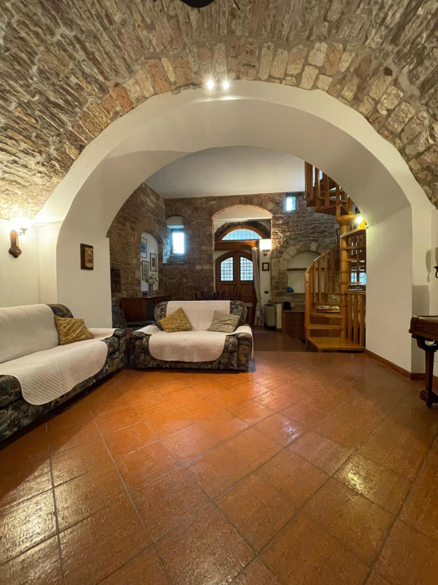 Happy House - Porta San Giacomo Assis Exterior foto