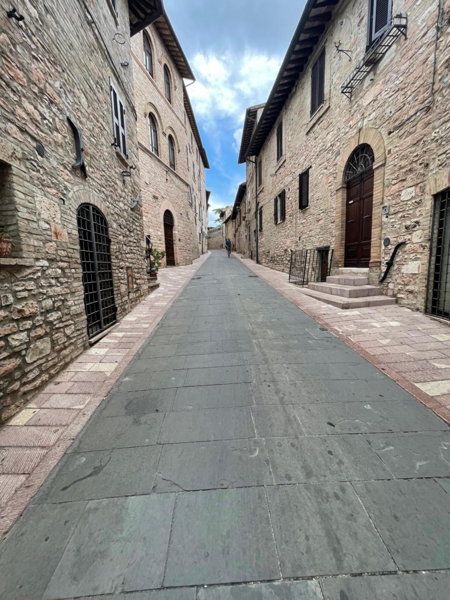 Happy House - Porta San Giacomo Assis Exterior foto